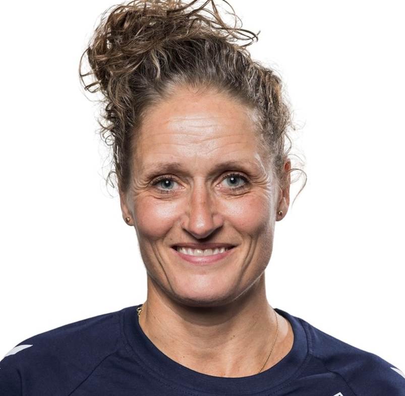 Et billede, der indeholder Ansigt, person, smil, tøj

AI-genereret indhold kan være ukorrekt.