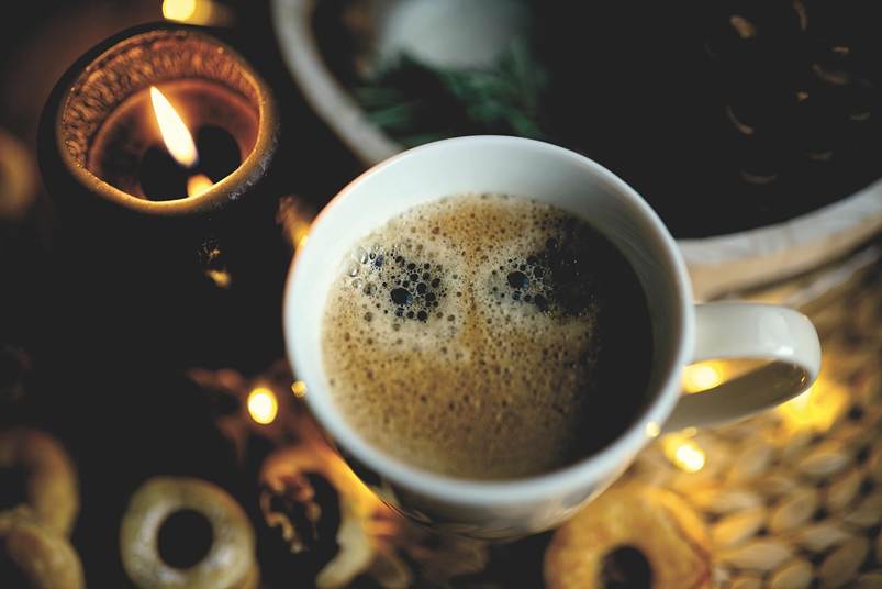 Et billede, der indeholder drik, kaffe, kaffekop, drike

AI-genereret indhold kan være ukorrekt.