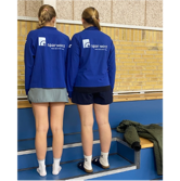 Et billede, der indeholder tøj, person, fodtøj, led/værtshus

AI-genereret indhold kan være ukorrekt.