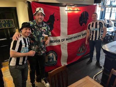 Carabao Cup finalen 2023 på pub i London.jpg