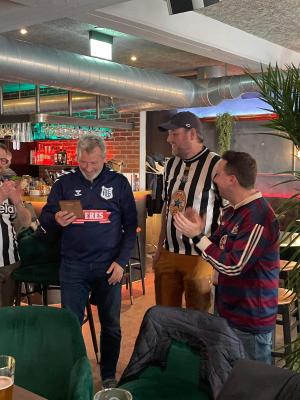 Bjørn Kristensen kåres som det første æresmedlem af Newcastle United Denmark ved FAN event i Århus i
